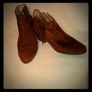 Boots with fringe
